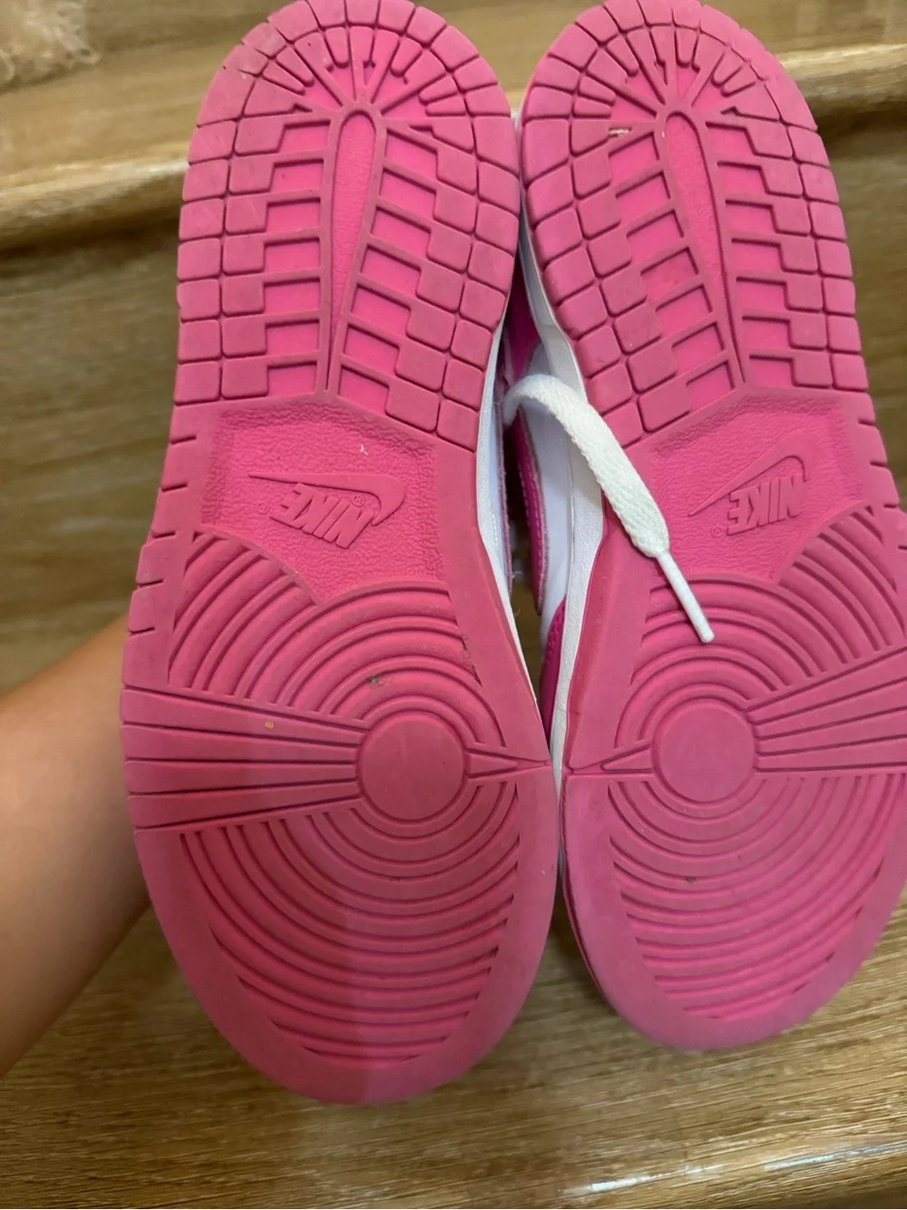 Nike Kids Low-Top Sneakers in Pink and White